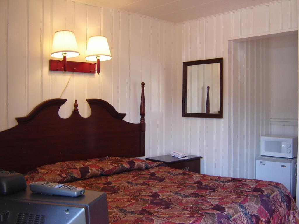 Hershey Travel Inn Room photo